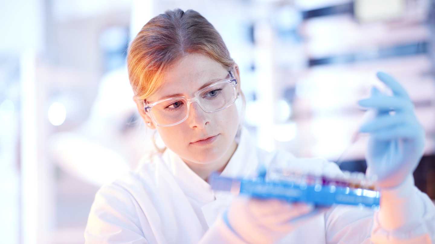 Female employee in the research lab