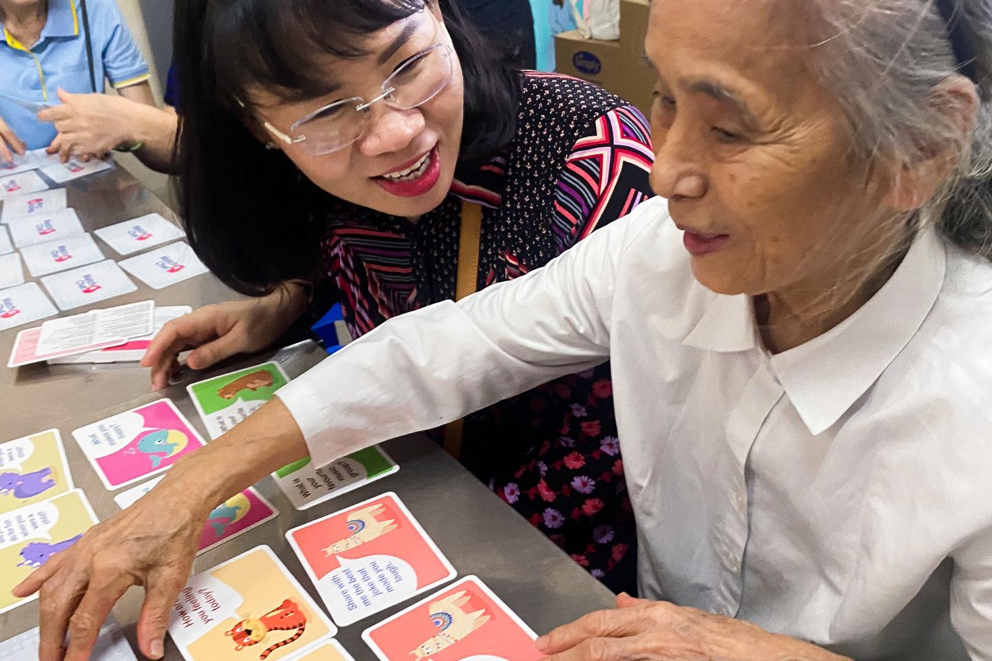 Boehringer Ingelheim Korea and Vietnam colleagues and nursing home residents bonded over the B-Effect Match & Chat game cards in Seoul and Thu Duc respectively, Oct 2023